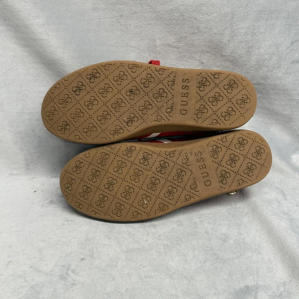 Guess Shoes Womens Size 10 Red Chain Charm Low Top‎ Casual Sneakers GWNA0K03